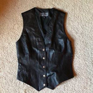 Women’s black leather vest size small